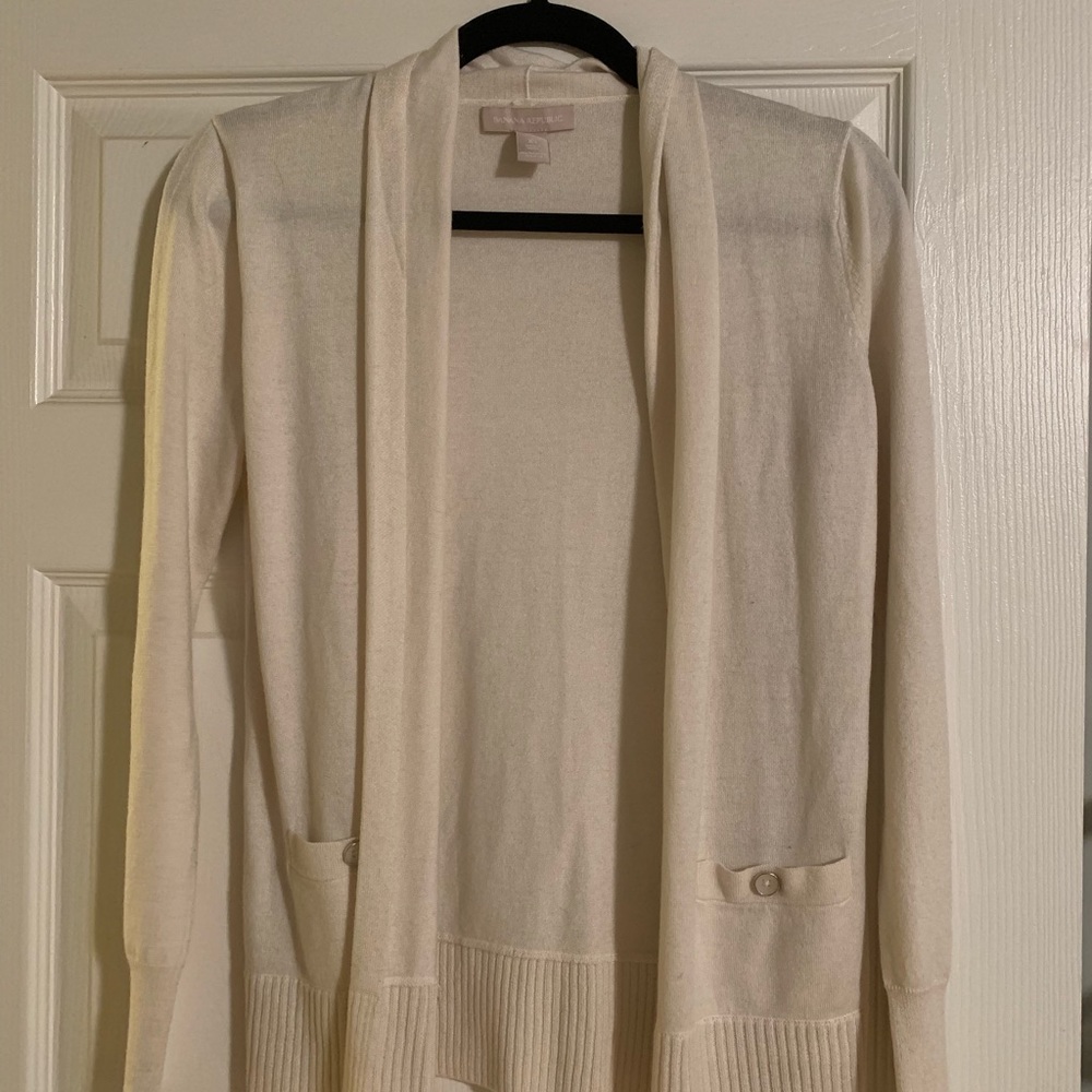 Light weight women’s Banana Republic wool cardigan